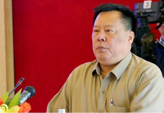 Cùng tội danh trên, Cơ quan CSĐT Công an tỉnh Khánh Hòa cũng quyết định khởi tố bị can, lệnh khám xét chỗ ở, lệnh khám xét nơi làm việc và lệnh bắt bị can để tạm giam với ông Võ Tấn Thái - nguyên Giám đốc Sở TN&MT Khánh Hòa.