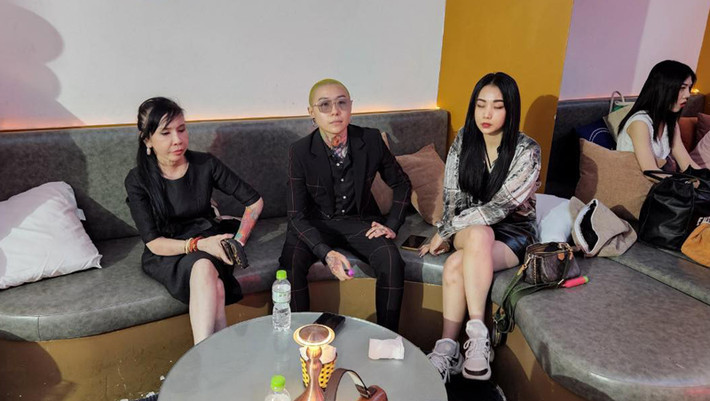 Ngày 26/11, Công an quận Hoàn Kiếm, TP Hà Nội cho biết vừa bắt giữ khẩn cấp đối tượng Nguyễn Ngọc Dung ( SN 1966, ở phường Ô Chợ Dừa, quận Đống Đa, Hà Nội) về hành vi tàng trữ, sử dụng trái phép chất ma tuý.