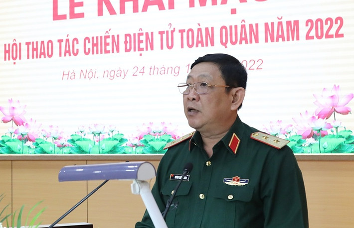 Quá trình công tác, Thượng tướng Huỳnh Chiến Thắng từng trải qua nhiều vị trí như Phó Chính ủy Quân khu 9; Chính ủy Quân khu 9, Ủy viên Trung ương Đảng khóa XII.