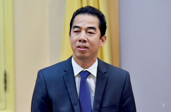 Cựu Thứ trưởng Bộ Ngoại giao Tô Anh Dũng: Ngày 14/4, Cơ quan An ninh điều tra Bộ Công an đã khởi tố bị can, bắt bị can để tạm giam về tội "Nhận hối lộ" đối với ông Tô Anh Dũng, Thứ trưởng Bộ Ngoại giao. Ông Dũng bị bắt trong vụ chuyến bay giải cứu xảy ra tại Bộ Ngoại giao và các tỉnh, thành phố liên quan.