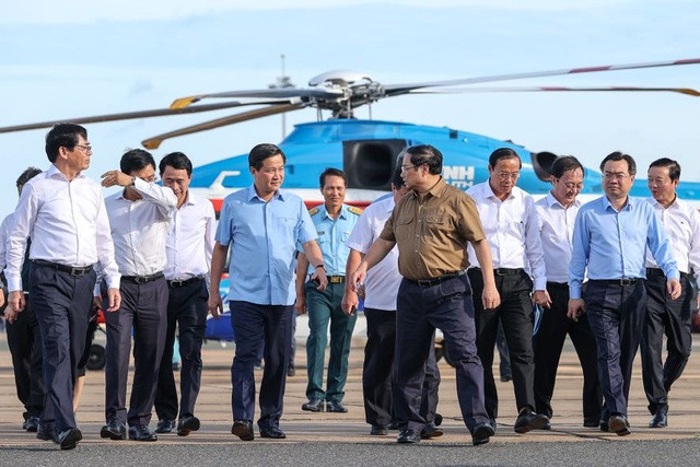 Sau khi đi khảo sát, tại trụ sở trung tâm điều hành sân bay, Thủ tướng đã nghe lãnh đạo tỉnh Bà Rịa-Vũng Tàu báo cáo về quy hoạch tỉnh, kế hoạch triển khai các dự án. Thủ tướng cho biết, tỉnh Bà Rịa-Vũng Tàu có tiềm năng rất lớn nhưng chưa khai thác hết và đang đối mặt mâu thuẫn lớn là vừa phát triển công nghiệp, vừa phát triển dịch vụ. Mâu thuẫn này đặt ra bài toán môi trường cần giải quyết.