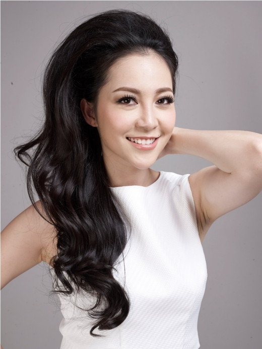 Sở hữu vẻ đẹp sang trọng, sắc sảo và luôn trau chuốt trước ống kính, Linh Nga luôn thu hút truyền thông dù không phải là diễn viên, ca sĩ hay có hoạt động nổi bật trong lĩnh vực nghệ thuật.