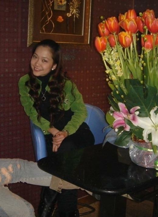 Da đen, mũi thấp có phần khác so với hiện tại nhưng ở thời điểm ấy, nhan sắc của Linh Nga cũng có thể được coi như là khá ưa nhìn. Clip Ngọc Trinh nói tiếng Anh dở trong hậu trường chụp nội y: