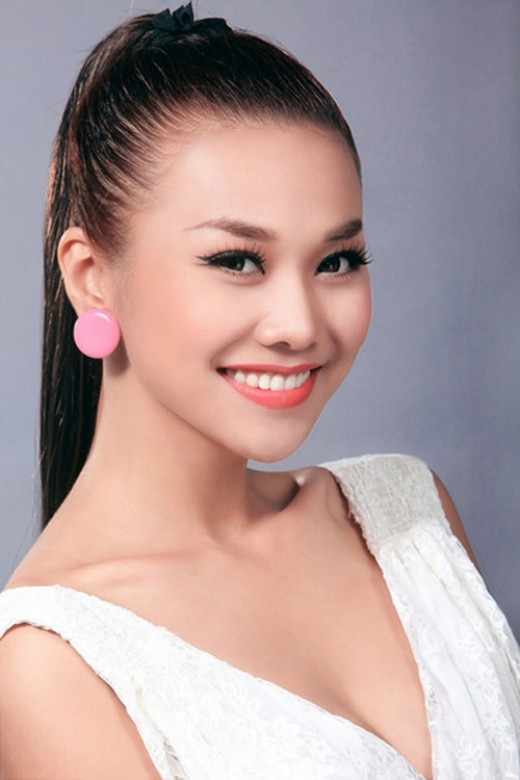 Thanh Hằng ở thời điểm hiện tại là một siêu mẫu hạng A của showbiz Việt. Cô sở hữu chiều cao khủng, gương mặt với nụ cười tỏa sáng và là biểu tượng thời trang của người phụ nữ hiện đại.