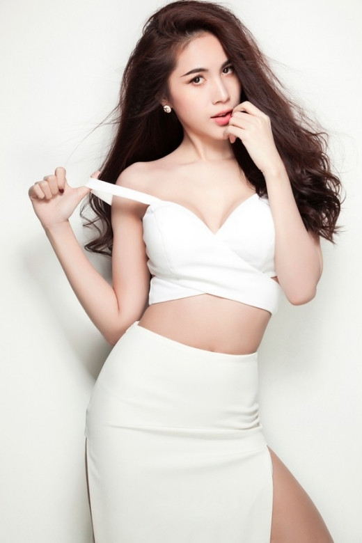 Thủy Tiên là một trong số ít các người đẹp của showbiz Việt thừa nhận rằng mình đã từng phẫu thuật thẩm mỹ. Mặc dù nhận phải chỉ trích nhưng không thể phủ nhận rằng Thủy Tiên trở nên đẹp và quyến rũ hơn rất nhiều. Cô luôn đứng top các mỹ nhân đẹp nhất showbiz.