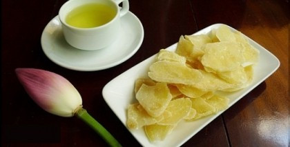 Mứt gừng nếu ăn quá nhiều cũng có thể tác động và làm tim đập nhanh hơn bình thường. Một số người mẫn cảm thì có thể bị rối loạn nhịp tim.