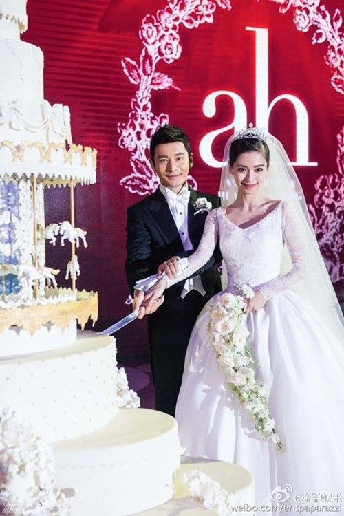 Đám cưới gây ảnh hưởng truyền thông nhất thuộc về cặp đôi Angelababy và Huỳnh Hiểu Minh. Thống kê từ Sina cho hay khi đám cưới kết thúc, trên các trang mạng và báo chí đã có gần 5,92 tỷ lượt người theo dõi. Trong số đó, 86,81% là nữ giới, và số lượng khán giả dưới 25 tuổi chiếm 85%. Trên các trang Weibo, Facebook, Instagram, người người, nhà nhà bình luận về đám cưới ngôn tình có thật của showbiz Hoa ngữ.