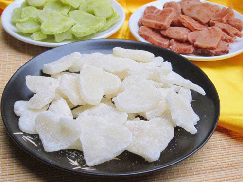 Một số trường hợp vô tình mua phải mứt Tết bẩn có chứa hóa chất hoặc được chế biến mất vệ sinh có thể gây ngộ độc cho thai phụ và thai nhi.