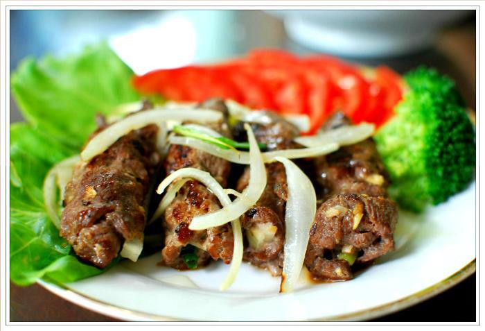 Bò cuốn phô mai nướng.