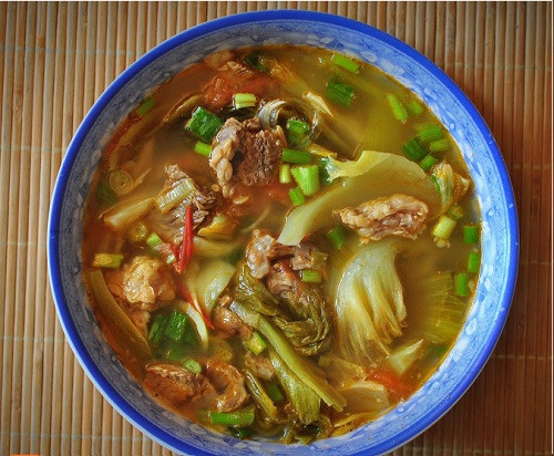 Sườn hầm dưa chua thơm ngon hấp dẫn cũng là món ăn ngon số 1 để giải ngán ngày Tết. Nguồn ảnh: Món ngon mỗi ngày, pasgo.