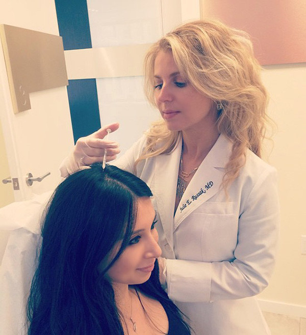 Theo các chuyên gia thẩm mỹ việc tiêm botox lên da đầu làm đẹp tóc nếu không sử dụng loại thuốc đảm bảo chất lượng, đúng liều lượng quy định, đúng kỹ thuật có thể khiến bạn bị dị ứng, viêm nhiễm da đầu, ảnh hưởng tới dây thần kinh trên da đầu, thậm chỉ tử vong.