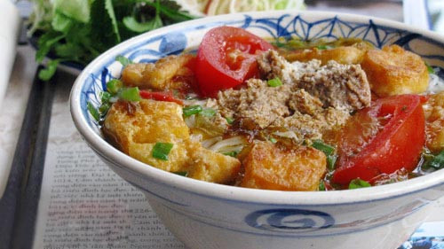 Bún riêu cua là lựa chọn thứ 2 để ăn vặt đêm giao thừa ở Hà Nội.