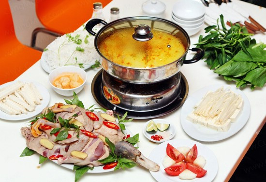 Lẩu vịt cũng là loại lẩu rất béo, ngọt thịt, dễ ăn và ngon miệng nhưng lại không nên ăn vào ngày đầu năm.