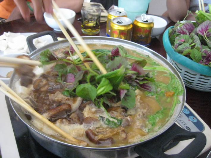 Lẩu chó cũng là món lẩu nhiều người ưa thích nhưng vẫn nên tránh ăn vào ngày đầu năm mới.