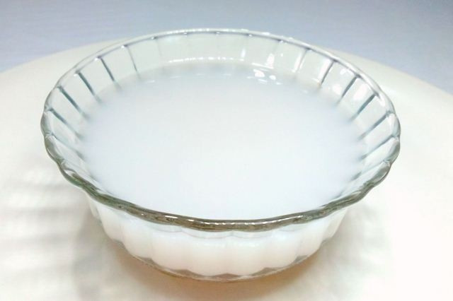 Nước cơm giúp chống táo bón: Trong nước cơm rất giàu chất xơ nên uống nước cơm hàng ngày giúp chống táo bón hiệu quả.