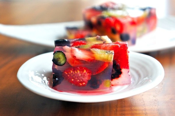 Thạch hoa quả: Thạch hoa quả là món ăn hot được ưa chuộng trong năm qua. Nó cũng là lựa chọn hoàn hảo để ăn vặt, giải ngán ngấy ngày Tết.