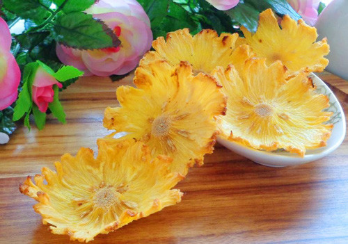 Mứt hoa quả tươi thường dẻo, hương vị chua ngọt tự nhiên, mùi thơm nhẹ hấp dẫn nên rất được yêu thích.