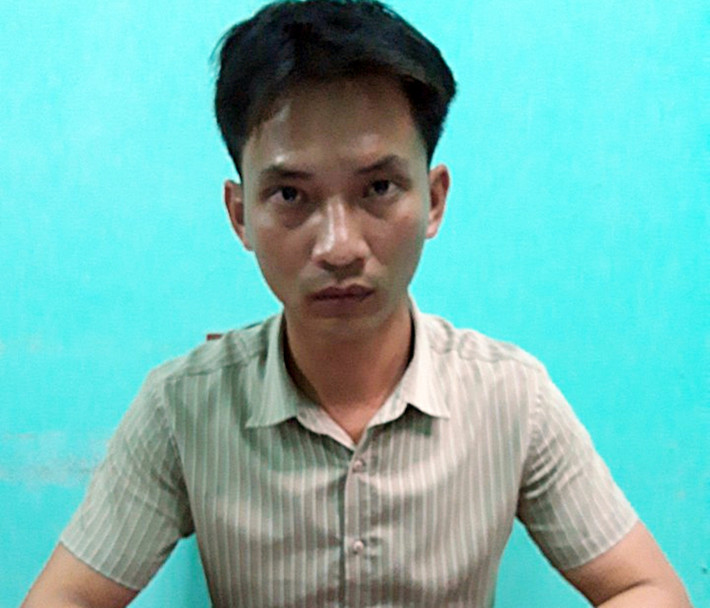 Tại cơ quan điều tra, bước đầu, Viên khai nhận do gọi điện cho vợ đang ở TP HCM nhưng vợ không nghe máy nên nảy sinh ghen tuông, nghi vợ ngoại tình. Bức xúc trước việc đó, Viên đã bồng con gái ném xuống sông.