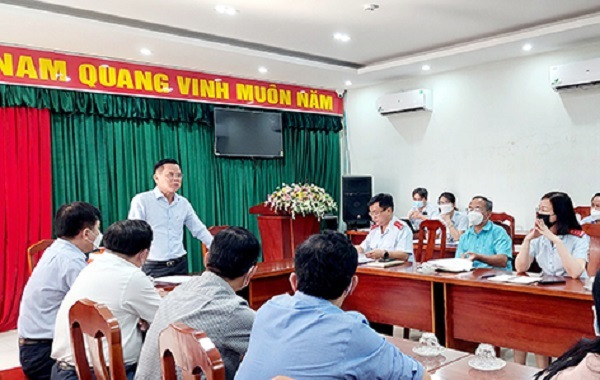 Đồng Nai thanh tra việc mua sắm thiết bị y tế tại hàng loạt bệnh viện. Mới đây, Thanh tra tỉnh Đồng Nai đã công bố Quyết định của Chủ tịch UBND tỉnh về thanh tra việc mua sắm trang thiết bị, vật tư y tế, sinh phẩm, kít xét ghiệm, vắc xin và thuốc phòng, chống dịch COVID-19. Các đơn vị thuộc diện thanh tra gồm Sở Y tế; CDC Đồng Nai; các cơ sở khám chữa bệnh thuộc tuyến tỉnh (gồm BV Đa khoa Đồng Nai, BV Đa khoa Thống Nhất, BV Nhi đồng Đồng Nai, BV Da liễu Đồng Nai, BV Phổi Đồng Nai); các BV Đa khoa khu vực: Định Quán, Long Thành, Long Khánh; Ban QLDA đầu tư xây dựng tỉnh; các cơ quan, tổ chức có liên quan. Thời điểm thanh tra từ ngày 1/1/2020 đến ngày 31/1/2021. Ông Nguyễn Thanh Hà, Phó chánh Thanh tra tỉnh là Trưởng đoàn thanh tra.