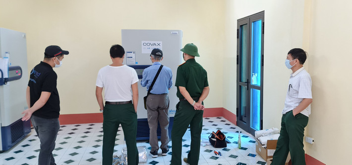 Tủ lạnh âm sâu có nhiệt độ bảo quản dao động trong khoảng -80 độ C đến -60 độ C, phù hợp với bảo quản vắc-xin Pfizer. Ảnh: UNICEF Viet Nam - Quỹ Nhi Đồng Liên Hợp Quốc.