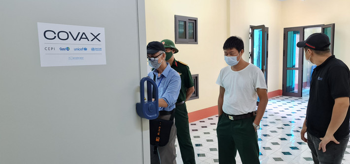 Tủ lạnh âm sâu là thiết bị y tế có thể tạo điều kiện lưu trữ tốt nhất cho các chất hữu cơ - chính là điều kiện cần thiết cho công việc lưu trữ, bảo quản và cung ứng vắc xin trên toàn thế giới, đang được nhiều quốc gia đầu tư. Ảnh: UNICEF Viet Nam - Quỹ Nhi Đồng Liên Hợp Quốc.