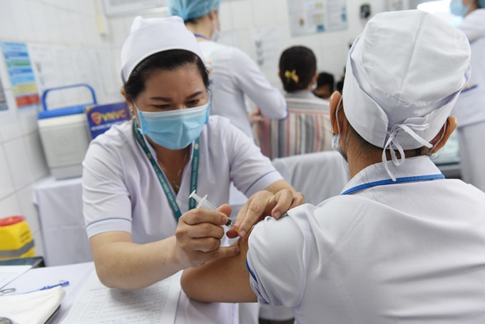 Tất cả kho lạnh và kho lạnh âm sâu trang bị hệ thống giám sát nhiệt độ bao gồm giám sát tại chỗ và giám sát từ xa qua hệ thống phần mềm và hệ thống cảnh báo đa dạng, gồm cảnh báo tại chỗ bằng tín hiệu còi và đèn, cảnh báo từ xa qua tin nhắn SMS và email đến những người có trách nhiệm như thủ kho, quản lý kho, quản lý chất lượng, bảo trì... Ảnh: dangcongsan.