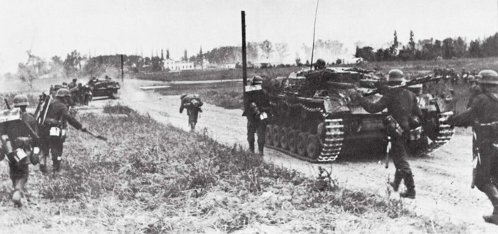 Số người thương vong vì 2 quả bom hạt nhân sử dụng tại Nhật Bản tháng 8/1945 khiến hàng trăm người thương vong. Vì vậy, kết thúc Chiến tranh thế giới 2, hơn 100 triệu người dân và binh sĩ các nước thiệt mạng.