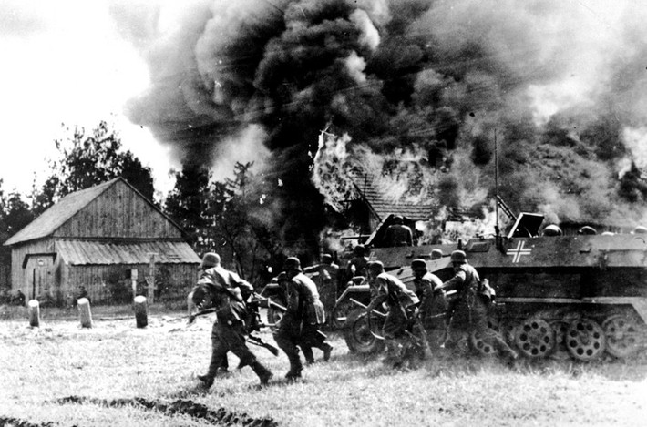 Vào ngày 19/9/1941, quân đội Đức Quốc xã chiếm được Kiev, Ukraine thuộc Liên Xô sau nhiều ngày tấn công vùng lãnh thổ này.