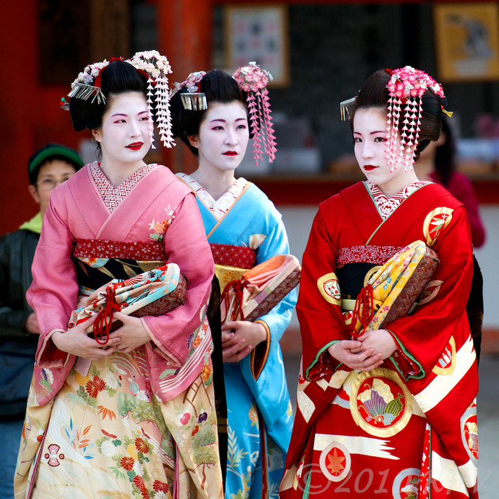 Nhờ vậy, khi trở thành Geisha, họ sẽ có đầy đủ các kỹ năng để làm vui lòng các vị khách trong các quán trà, nhà hàng và trung tâm giải trí.