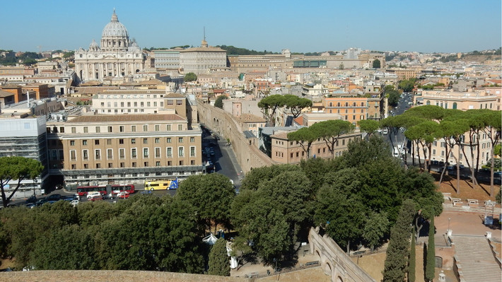 Khi đội lính đánh thuê của Đức tràn vào và cướp phá thành Rome trong 8 ngày, Giáo hoàng Alexander VI được đội cận vệ Thụy Sĩ hộ tống dẫn qua hành lang Passetto để đến nơi an toàn trong lâu đài Castel Sant’ Angelo.