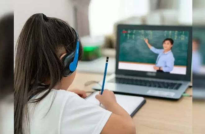 Ngoài ra, Cục Viễn thông cũng khuyến nghị người dùng có thể chuyển sang sử dụng các ứng dụng nội địa về họp online như: Zavi của Zalo, NetMeeting (Công ty cổ phần NetNam); eMeeting (Công ty cổ phần Tiến bộ quốc tế AIC phối hợp với Tập đoàn Bkav)…, hoặc dùng các ứng dụng nước ngoài khác ít người dùng hơn như: MS Teams, Google meet, Classin, Webex nhằm giảm bớt tải lưu lượng trên ứng dụng Zoom.