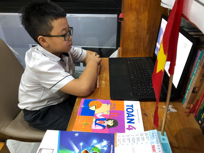 Một số lý do khác gây ra hiện tượng nghẽn mạng cục bộ xảy ra khi dạy và học online được các chuyên gia chỉ gia có thể do phần mềm, đường truyền, WiFi ở nhà hay máy tính. Ảnh: baotintuc.