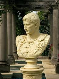 Không những vậy, Augustus còn cho người xây dựng nhiều đền thờ trên khắp cả nước nhằm phục nhụ nhu cầu tâm linh của dân chúng.