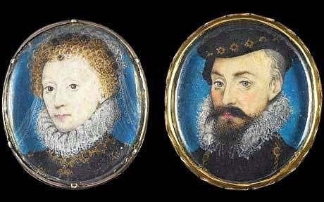 Ngay cả sau khi vợ mất, Nữ hoàng Elizabeth I và Robert Dudley vẫn bí mật gặp gỡ nhau. Thậm chí, người tình của Nữ hoàng Elizabeth I còn tìm cách để trở thành bạn đời chính thức của bà.