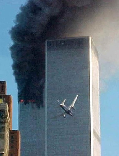 Theo Sputnik, cựu đặc vụ của FBI Danny Gonzalez cáo buộc rằng ít nhất 2 trong số 19 tên không tặc cướp máy bay và đâm vào các tòa nhà của Mỹ ngày 11/9/2001 đã nhận được sự hỗ trợ từ nhân viên tình báo của Arab Saudi làm việc tại Mỹ.