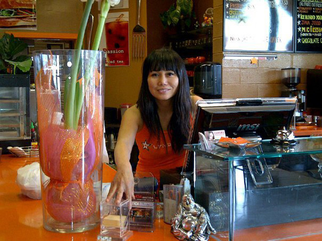 Nữ ca sỹ Lynda Trang Đài cũng kiếm bộn tiền nhờ kinh doanh hàng ăn này.