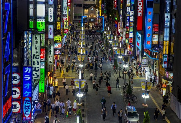 Tổ hợp ăn chơi" Shinjuku, Nhật Bản: Nằm ở phía tây Tokyo, được coi là trung tâm hành chính của thành phố, Shinjuku còn là một thương mại sầm uất, với rất nhiều cửa hàng, trung tâm mua sắm, tụ điểm ăn chơi nổi tiếng của giới đại gia.