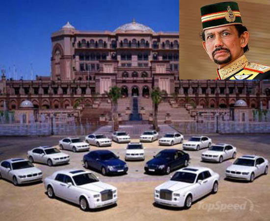 Vua Hassanal Bolkiah có niềm đam mê rất lớn với ô tô, đặc biệt là những siêu xe hàng đầu trên thế giới. Bộ sưu tập xe ô tô của Quốc vương Brunei lên đến gần 7000 chiếc xe sang trọng.