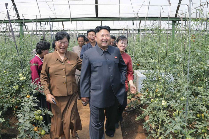 Triều Tiên đón tiếp một đoàn phóng viên nước ngoài tới thăm nông trại hiện đại ở thủ đô Bình Nhưỡng hôm 4/5.