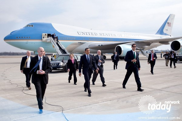 Tổng thống Mỹ Barack Obama hiện sử dụng hai chiếc Boeing 747-200B được cải tiến và mang số hiệu quân sự là VC-25, thường được gọi là Air Force One.