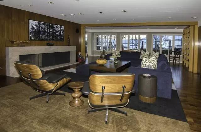 Các phòng của biệt thự đều có view nhìn ra biển hoặc núi North Shore tuyệt đẹp.