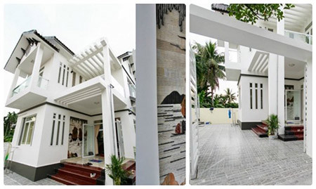 Căn nhà của Hoa hậu Hoàn vũ Việt Nam 2015 Phạm Hương ở Hải Phòng gồm 2 tầng có thiết kế hiện đại với tông màu trắng là chủ đạo. Ngôi nhà của cô được coi là khang trang nhất ở xóm nghèo Thủy Triều.