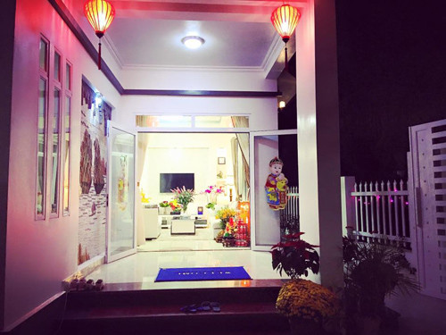 Phạm Hương chia sẻ nhiều hình ảnh về căn nhà khang trang của mình ở quê hương Thủy Nguyên, Hải Phòng nhân dịp Tết Bính Thân.