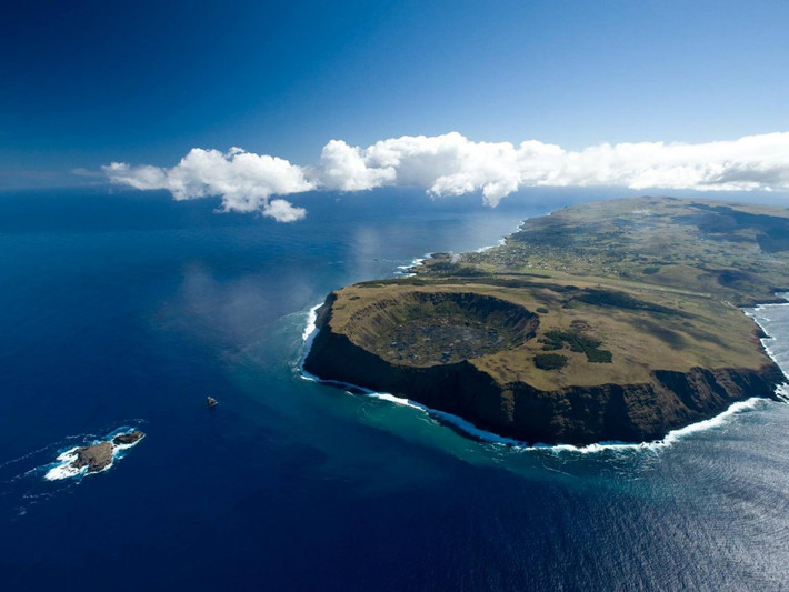 Khách sạn Explora Rapa Nui được xây dựng trên đảo Phục Sinh ở Chile. Khách sạn xa xôi hẻo lánh này là một thiên đường cho những người yêu thiên nhiên. Chỉ với 30 phòng và cảnh quan tuyệt đẹp của Thái Bình Dương, bạn sẽ có thể tận hưởng một kỳ nghỉ thực sự yên bình.