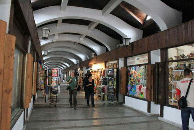 Năm 1872, cây cầu đã bị phá hủy gần như hoàn toàn bởi một trận lũ lụt. Sau đó, nhà thiết kế nổi tiếng của Bulgaria, Kolyu Ficheto đã xây dựng một cây cầu mới với chất liệu toàn bằng gỗ và được hoàn thành vào năm 1874.