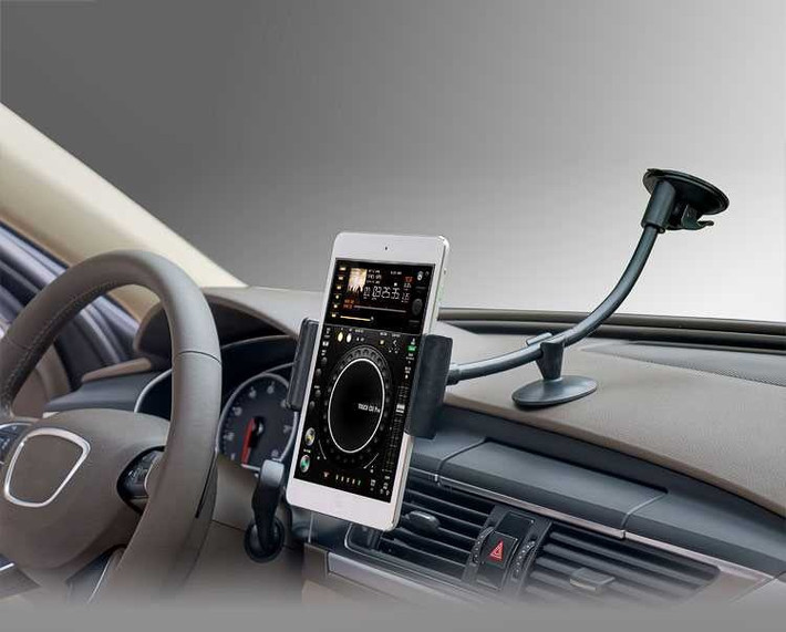 Không để smartphone trong ô tô: Nhiệt độ từ môi trường xung quanh cũng ảnh hưởng không ít đến hiện trạng nóng lên của điện thoại. Nếu người dùng để điện thoại trong xe đóng kín, nhiệt độ của nó có thể tăng lên tới 20 độ so với khi để trong phòng. Đây là một nguyên nhân dẫn đến tai nạn cháy nổ của điện thoại.