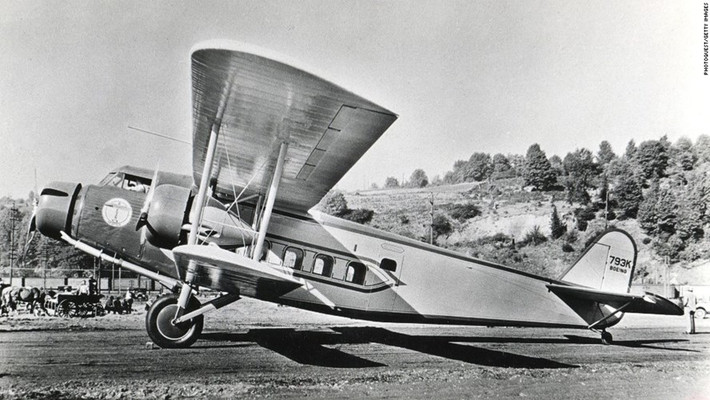 Boeing 80: Chiếc máy bay chở khách này ra đời vào năm 1928 và đã trở thành loại máy bay đầu tiên của Mỹ có thiết kế để chuyên chở hành khách. Boeing 80 có sức chứa: 3 phi công, 18 hành khách và 408kg hàng hóa. Chi phí cho mỗi chiếc Boeing 80 ngày đó chỉ là 140.000 USD.