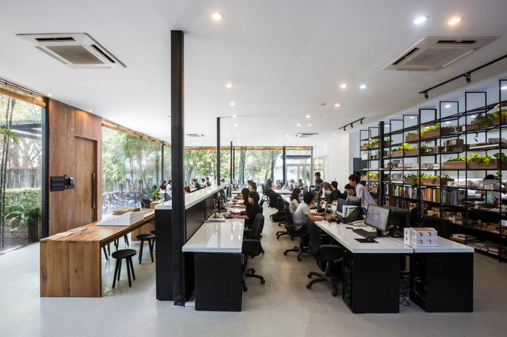 Văn phòng xanh ở TP HCM của MIA Design Studio thực sự là một môi trường làm việc lý tưởng và thoải mái giữa thành phố đô thị chật chội, ồn ã.
