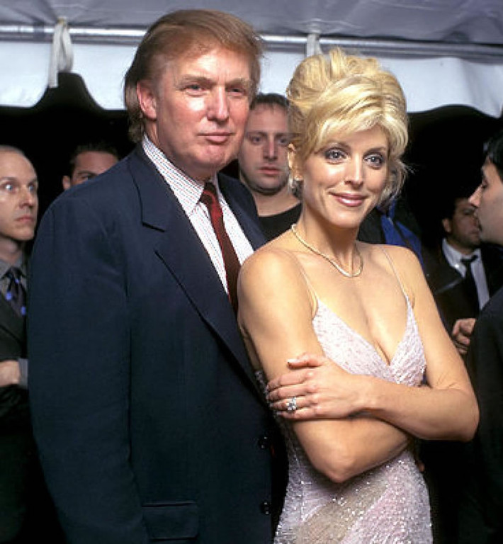 Vợ thứ 2 của tỷ phú Trump là Marla Maples, một người mẫu nghiệp dư kiêm diễn viên và người dẫn chương trình. Donald Trump cưới người vợ thứ 2 Marla Maples trong một đám cưới sang trọng ở khách sạn Plaza, New York vào hồi tháng 12/1993.