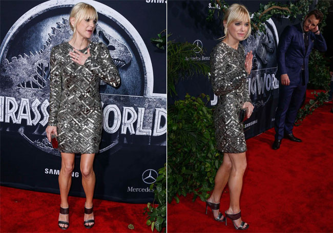 Người đẹp tóc vàng Anna Faris là một diễn viên, ca sĩ nổi tiếng của Mỹ, cô nổi tiếng sau loạt loạt phim "Scary Movie", "The Hot Chick" (2002), "Lost in Translation" (2003) và "My Super Ex-Girlfriend" (2006). Cũng từ đó cô được mệnh danh là “Nữ hoàng phim hài lãng mạn Hollywood”.